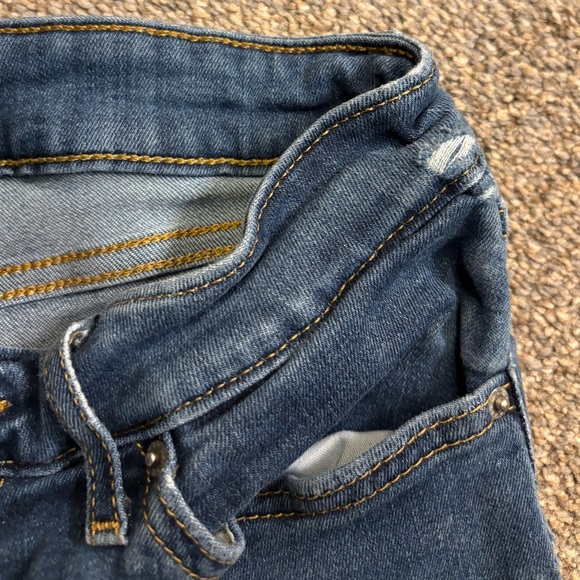 Ladies Levi’s 711 Skinny Ankle Pants, size 28.  These are broke in & well loved - Picture 3 of 6